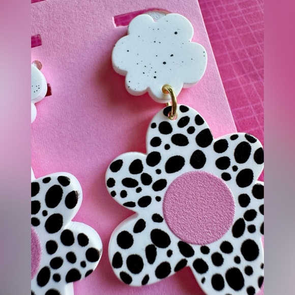 New Black White Pink Dot Daisy Flower Retro 80s Style Matte Finish Earrings - 2” - Picture 4 of 5